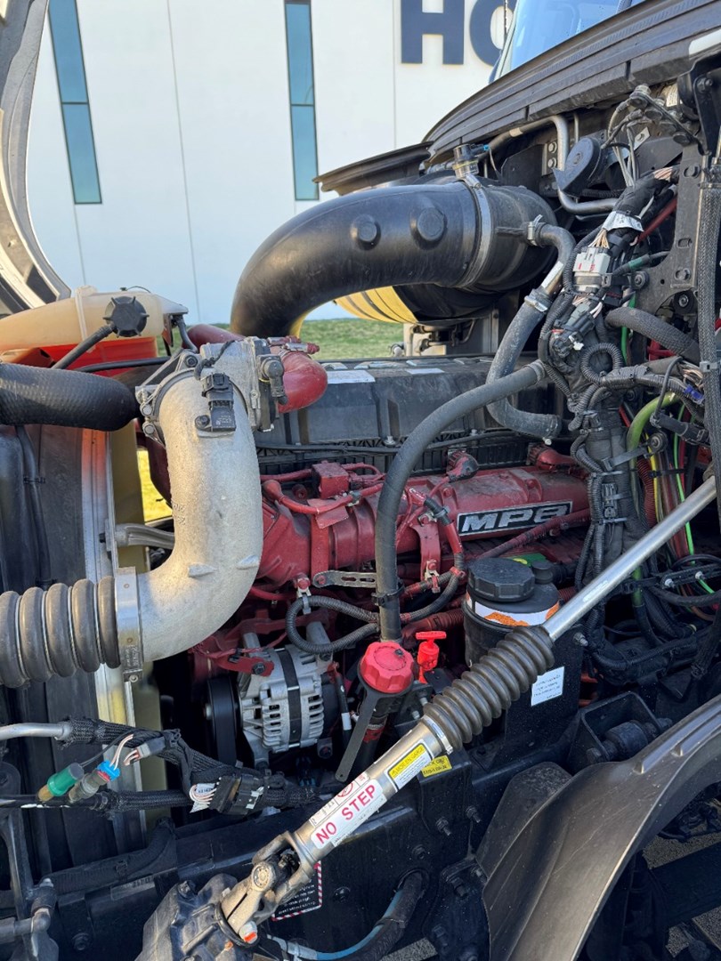 2022 Mack Anthem 64T Sleeper - image 9